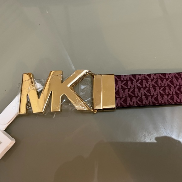 MICHAEL KORS BELT REVERSIBLE TWIST ORCHID MK LOGO TO LUGGAGE MK GOLD BUCKLE - Picture 2 of 8